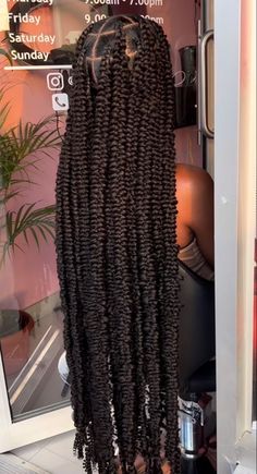 ˚୨୧⋆ @bella2angel Passion Braids With Curls, Quick And Easy Protective Hairstyles, Hair To Look Younger, Easy Protective Hairstyles, Passion Braids, Short Bob Haircuts For Women, Black Hair Protective Styles, Haircuts For Women Over 50