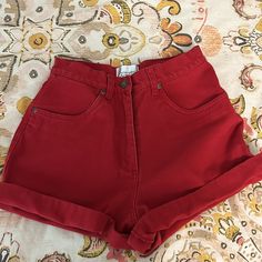 Size 4 Fit S/M Never Worn Thrifting Moodboard, Red Denim Shorts, Flamingo Shorts, Blue Skort, White Capri Pants, Bermuda Shorts Women, Denim Skort, Classic Skirts, Navy And Khaki