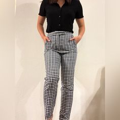 Size Small But Would Fit 0-2. Measurements: Inseam: 27” Waist (Flat): 14” Model: 5’2 Chic Plaid Bottoms For Business Casual, Plaid Cotton Bottoms For Business Casual, Plaid Cotton Bottoms For Work, Fitted Plaid Bottoms For Business Casual, Business Casual Plaid Cotton Bottoms, Plaid Cotton Pants For Work, Cotton Plaid Pants For Workwear, Plaid Cotton Workwear Bottoms, Fitted Plaid Cotton Pants