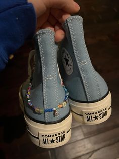 Converse Decorated, Converse Embroidery, Converse Design, Diy Sneakers, Beaded Shoes, Bracelet Craft Diy, Shoes Drawing, Pola Gelang, Embroidered Shoes