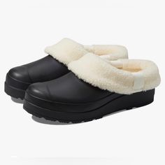 Vegan Hunter Sherpa Lined Classic Clog In Black With Cream Interior.Excellent Comfort Clog.Indoor Or Outdoor. In New Condition. Classic . Vegan . Summer . Outdoors . Vacation . Travel . Gardening . Camping . Beach . Neutral . Minimalist . Platform Clogs Shoes, Clog Shoes, Hunter Shoes, Women Hunters, Leather Clogs, Clogs Shoes, Womens Clogs, Sherpa Lined, Black Slip Ons