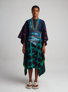 African Character, Moomoo Dress, Dye Lab, African Kaftan Dress, Kenya Fashion, Dress With Kimono, Red And Black Shirt, Ladies Blouse Designs, Detachable Collar