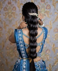 South Indian Hairstyles, Messy Braided Hairstyles, Reception Hairstyles, Bridal Hairstyle Indian Wedding, Hair Style On Saree, Hair Style Vedio, Engagement Hairstyles, Bridal Hairdo, Traditional Hairstyle