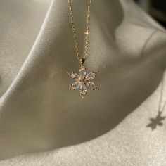 925 Silver Minimalist Snowflake Necklace - White Snowflake Pendant - 14k Gold Plated Winter Necklace - Valentine's Day Gift For Her by ShueilaJewelry on Etsy Dreamy Accessories, Gold Snowflake Necklace, Winter Jewellery, Minimalist Necklaces, Winter Necklace, Snowflake Necklace, Winter Jewelry, Snowflake Pendant, Pear Cut Diamond