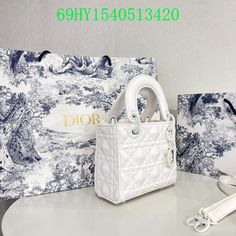 Size: 17cm*15cm*7cm It comes with Dust box, Care manual, Tag, and Paper bag. Kirkland Washington, New Handbags, Fashion Statement, Wellness Design, Paper Bag, Dior, Things To Come, The Incredibles