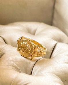 The Venus RIng is a beautiful ornate gold scallop ring. We celebrate the Goddess of Love with this ring. !8K Gold plated silver All items come in a gift box ready to gift. To see more please visit  https://www.etsy.com/shop/BijouLimon Bijou Limon jewelry collections present a romantic French spin on the latest jewelry trends. Based on the US West Coast but French at heart, Bijou Limon interprets the current jewelry trends and delivers timeless pieces that make you swoon. From Necklaces, Earrings Heirloom Gold Flower Ring, Vintage Open Dome Ring For Wedding, Beach Wedding Jewelry, Fantasy Earrings, Latest Jewellery Trends, Style Cottage, Vintage Jewelry Necklace, Snake Jewelry, Shell Ring