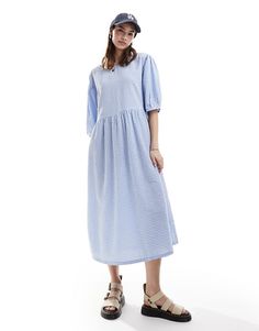 Dresses by Monki For your weekend mood board Gingham design Round neck Puff sleeves Button-keyhole back Relaxed fit Blue Gingham Dress, Weekend Mood, Blue And White Gingham, Petite Shirts, Autumn 2024, Leggings Sale, Long Sleeve Floral Dress, Satin Slip Dress, Gingham Dress