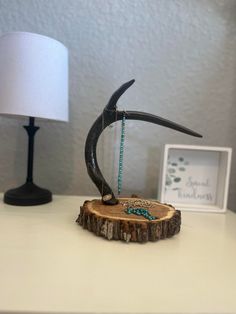 a table with a lamp and some jewelry on it