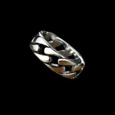 This Chain Ring is made from high quality stainless steel! Make yourself look stylish with this modern ring and it's popular chain design. Steel Gifts, Mode Design, Chain Design, Modern Ring, Valentines Gift, Chain Ring, Mode Outfits, Rings Statement, Black And Gold