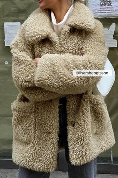 Pocket Detail Teddy Jacket Green | NA-KD Cargo Shirts, Sheepskin Coat, Teddy Jacket, Teddy Coat, Casual Jackets, Coat Outfits, Winter Aesthetic, Fur Fashion, Green Jacket