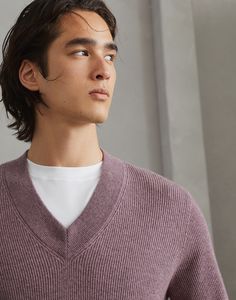 Cashmere English rib sweater The refined touch of cashmere enhances the classic silhouette of this V-neck sweater. The softness of the natural yarns enriches the traditional English rib knit texture, an iconic technique of Brunello Cucinelli knitwear. Lightweight and comfortable, the sweater has a regular, comfortable fit. Classic V-neck Sweater With Ribbed Cuffs, Elegant Merino Wool V-neck Sweater For Layering, Classic Ribbed Cashmere Sweater, Ribbed V-neck Cashmere Cardigan, Elegant Ribbed V-neck Sweater For Winter, Classic Winter Sweater With Ribbing, Classic Ribbed V-neck Cardigan, Fine Knit Merino Wool V-neck Sweater, Merino Wool Fine Knit V-neck Sweater