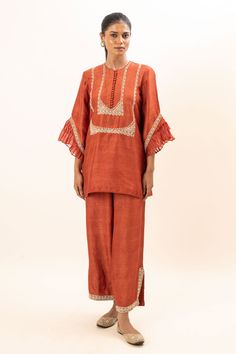 Shop for Oshi By Shikha Orange Flower Embroidered Bodice Short Kurta With Pant for Women Online at Aza Fashions Orange Sets With Resham Embroidery In Traditional Drape, Orange Resham Embroidery Sets For Navratri, Orange Designer Wear Sets With Traditional Drape, Orange Raw Silk Sets With Zari Work, Orange Chanderi Set With Gota Work, Festive Orange Palazzo Set With Straight Kurta, Orange Chanderi Set For Navratri, Orange Silk Sets With Resham Embroidery, Orange Raw Silk Saree Set