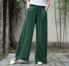 The models in first photo are all wearing the green pants with 100 length. Different body shape shows different effects. ★★ DETAILS 50% linen, 50% cotton Two side pockets Elastic waist dress Wide leg pants, Long Linen pants Plus size pants White pants will has some see through Perfect for Spring, Summer,Autumn Dry clean How effect with different height, check the last photos, they are all wear the size XS/S ★★ Get the white top here https://etsy.me/3qq0SzX ★★ More pants from Ylistyle https://ets Spring Green Baggy Wide Leg Pants, Spring Green Loose Fit Wide Leg Pants, Green Wide Leg Pants For Summer, Green Baggy Wide Leg Pants, Green Baggy Full-length Pants, Spring Green Straight Leg Harem Pants, Casual Green Linen Bottoms, Summer Green Pants With Loosely Fitted Hips, Summer Loose-fit Green Pants