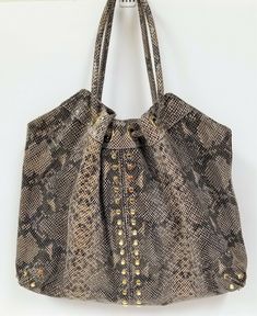 NEW 100% AUTHENTIC MICHAEL KORS UPTOWN ASTOR DARK SAND PYTHON SNAKE  LEATHER,GOLD TONE  STUDS,RINGS,LARGE NS SHOULDER,TOTE BAG BRAND NEW with TAGS! MSRP $498 100% GENUINE  100% AUTHENTIC GUARANTEED Very Stylish! SAND COLOR GENUINE LEATHER EXTERIOR POLISHED GOLD TONE HARDWARE   MATCHING COLOR DOUBLE HANDLES  TOGGLE AND SNAP BUTTON CLOSURE ON TOP  GOLD TONE RINGS AND STUDS INTERIOR BEIGE FABRIC LINING  MATCHING SAND COLOR TRIM COMPLETELY OPEN INTERIOR TWO SLIP POCKETS ON THE BACK WALL ONE LARGE ZI Gold Shoulder Bag With Gold-tone Hardware For Shopping, Michael Kors Bags With Metal Hardware For Shopping, Gold Hobo Bag With Gold-tone Hardware For Daily Use, Gold Shoulder Bag With Double Handle And Metal Hardware, Gold Hobo Bag With Detachable Handle For Shopping, Michael Kors Metal Hardware Tote Shoulder Bag, Michael Kors Gold Shoulder Bag With Detachable Handle, Gold Michael Kors Shoulder Bag With Detachable Handle, Gold Textured Leather Tote Shoulder Bag