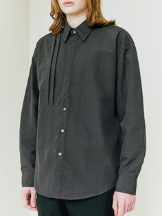 Editor's notesThis relaxed semi-over fit shirt is detailed with unbalanced pleats at the front and collar and finished with half-hidden button fastenings that make a more clean tucked-in style.Cut from lightweight and high-density cotton and nylon blend with water-resistant. - Collared neck- Half hidden button fastenings - Unbalanced pleat detail- Mother of pearl buttons- Semi-over fitMeasurements (in.)M / L- Total Length: 29.1 in. / 30.1 in.- Shoulder: 20.5 in. / 21.3 in.- Chest: 23.2 in. / 24.0 in.- Sleeve Length: 24.0 in. / 24.8 in.Model info: 6' 0, 154.3 lbs / Fitting size LComposition & Care- 65% Cotton, 35% Nylon- Refer to care labelDesigner- by S SY Cotton Workwear Tops With Pintucks, Casual Pintuck Blouse For Work, Relaxed Fit Pintuck Tops For Work, Casual Button-up Tops With Pintucks, Half Button Shirt, Tshirt Details, Work Design, Mother Of Pearl Buttons, Pearl Buttons