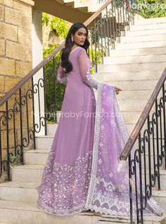 Pakistani Clothes Lavender Floor-length Wedding Dress, Purple Anarkali Dress In Organza, Elegant Purple Organza Gown, Purple Organza Wedding Dress, Lavender Organza Wedding Dress, Purple Organza Dress For Eid, Purple Dress With Dupatta For Reception, Reception Purple Dress With Dupatta, Purple Reception Dress With Dupatta