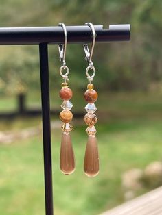 Beautiful beaded earrings featuring light brown cat's eye teardrops with Swarovski bicones and Jasper beads. Stainless steel lever backs. Beautiful Beaded Earring, Boho Style Earrings, Brown Cat, Brown Tones, Silver Christmas, Jasper Beads, Christmas Earrings, Feature Light, Hammered Silver