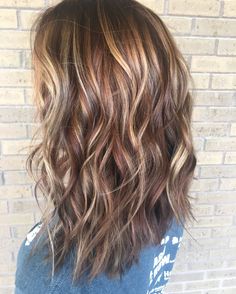 🌟 Elevate Your Hair Game! 🌟 Explore 32 stunning blonde and caramel highlight ideas that will transform your look. Whether you prefer soft, natural blends or bold, contrasting streaks, these highlight styles add depth, dimension, and a touch of glamour to your hair. Perfect for any season, these ideas will inspire your next salon visit. Save this pin for your next hair appointment and get ready to shine with a fresh, fabulous hairstyle! 💇‍♀️✨ #HairInspo #BlondeHighlights #CaramelHighlights #HairGoals #BeautyTrends Copper Hair With Lowlights And Highlights, Red And Blonde Highlights On Dark Hair Fall Brunettes, Highlights And Lowlights With Red, Blonde Auburn Lowlights, Fall Hair Colors For Fine Hair, Balayage With Red Lowlights, Brown Hair With Highlights And Red Lowlights, Balayage Hair With Red And Blonde, Blond And Red Balayage On Brown Hair