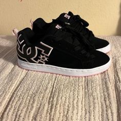 Dc Court Graffik, Dc Sneakers, Dc Shoes Women, Shoe Inspo, Swag Shoes, Dc Shoes, Pretty Shoes