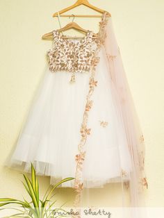 This is a three-piece zardosi lehenga set from the Anisha Shetty collection. This gorgeous ivory net lehenga is paired with a rawsilk pink blouse. The ivory color with zardosi embroidery work enhances this lehenga set. The outfit is completed with a pink net dupatta with zardosi work. White Pink Lehenga, White Lehenga Pink Dupatta, White Embellished Raw Silk Lehenga, Light Pink Colour Lehenga, Zardosi Lehenga, Ivory And Pink Lehenga, Bridal Shower Cocktails, Onam Outfits, Zardosi Work