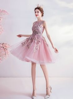 Perfect for a dressy party, this pink knee length frock is your go if you want a nice short and sexy frock to rock any event. Scoop necked corset bodice appears elegantly gorgeous and gives dreamy fancy look that you desire. Lace Applique Wedding Dress, Floral Prom Dresses, Tulle Homecoming Dress, Pink Homecoming Dress, Pink Embroidery, Applique Wedding, Applique Wedding Dress, Corset Bodice, Flower Girl Dresses Tulle