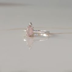 A ring that reminds you of the queen that you are? A pear-shaped Rose Quartz topped with a round Moissanite is giving us full-on royal vibes and we are loving it. A little treat-yourself gift never hurt nobody! Details: Center stone Gemstone: Rose Quartz Stone Shape: Pear Measurements: approx. 7x5mm Side stones Gemston Royal Vibes, Eva Queen, Planet Ring, Pear Shaped Ring, Moss Agate Ring, Rose Quartz Ring, Rose Quartz Stone, Round Moissanite, Agate Ring