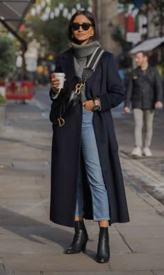 Vinter Mode Outfits, Mantel Outfit, Winter Fashion Outfits Casual, Winter Capsule Wardrobe, Winter Outfit Inspiration, Winter Mode, Looks Street Style, Coat Outfits, Mode Inspo