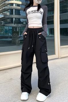 Acubi Cargo Pants, Aesthetic Mirror Selfie, Mirror Selfie Aesthetic, Aesthetic Pose, Waist Cargo Pants, Color Combos Outfit, Pockets Pants, Everyday Fashion Outfits