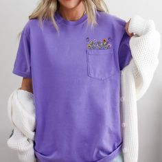 Comfort Colors Embroidered crewneck wildflower pocket tshirt. Embroidered flower shirt. Flower Boho Shirt. Gift for her or Girlfriend Gift. PLEASE NOTE THAT THE PICTURES ON THE LISTING ARE SAMPLES ONLY. If interested in adding embroidery to the sleeve please go to this listing: https://www.etsy.com/listing/1674502020 Because it is made to order, we don't accept the return or exchange unless we make a mistake We are unable to replace or refund purchases based on the color and the font selections. Please make sure to be very specific and make the correct selections when you place an order. Please feel free to reach out to us with any questions. We will do our best to make sure that you are completely satisfied with your order. PRODUCT INFORMATION: 6.1 oz./yd² (US), 10.2 oz/L yd (CA), 100% ri Spring T-shirt With Pockets And Relaxed Fit, Summer Graphic Tee With Pockets, Casual Floral Embroidery Short Sleeve T-shirt, Purple Short Sleeve Tops With Pockets, Summer Crew Neck T-shirt With Floral Applique, Summer Floral Applique T-shirt With Crew Neck, Summer Crew Neck T-shirt With Pockets, Summer Floral Applique Crew Neck T-shirt, Floral Applique Crew Neck T-shirt For Summer