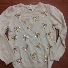 Nwt Adorable Cream And Gold Bow Sweater. Perfect For The Holidays Cute Holiday Tops For Spring, Cute Tops For Spring Holiday, Cute Spring Holiday Tops, Cute Beige Winter Tops, Cute H&m Crew Neck Top, H&m White Winter Sweater, H&m Cotton Tops For Fall, Cute Cream Top For Fall, H&m Cotton Sweater For Fall