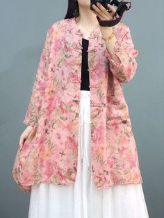 Styles: Ethnic Material: 100% Ramie Clothing Length: Mid-Length Sleeve Length: Ninth Sleeve Collar: Round Neck Decoration: Button Pattern: Floral Season: Summer #ramie #pink #floral #cardigan Green Shacket, Kimono Design, Linen Cardigan, Random Pattern, Winter Outerwear, Floral Cardigan, Plus Size Coats, Pink Dark, Floral Tunic