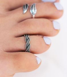 The perfect boho  toe ring.This dainty braided  toe ring, is crafetd from 925 sterling silver and oxidised two highlight the details. Adjustable is open at back. Perfect to treat yourself or for gift giving!• Details •• Material: handcrafetd from 925 sterling silver.• Adjustable one size feets all.• Comes beautiful packaged, in our branded Tiny Jewelry Box. Perfect for gift giving, OR treat yourself!For more designs, please browse my store here:https://www.etsy.com/shop/TinyBox12- - - - - - - - Dainty Toe Ring For Beach, Minimalist Toe Ring Jewelry For Beach, Summer Beach Midi Rings, Adjustable Fit Summer Open Ring, Adjustable Dainty Rings For Summer, Bohemian Open Ring Toe Rings As Gift, Adjustable Nickel Free Bohemian Toe Rings, Adjustable Nickel-free Bohemian Toe Rings, Dainty Adjustable Rings For Summer