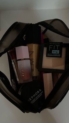 Makeup Collection Goals, Design Fails, Gloss À Lèvres, Fancy Makeup, Makeup Needs, Makeup Essentials