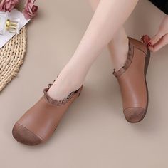 Item Type: SandalsGender: WomenStyle: RetroUpper Material: Cow LeatherToe Type: Round ToeOutsole Material: ViscoseHeel Height Type: Low Heel (1-3cm) Size Length cm inch 35 22.5 8.86  36 23 9.06  37 23.5 9.25  38 24 9.45  39 24.5 9.65  40 25 9.84 Chalcedony Earrings, Tube Top Dress, Cotton Jumpsuit, Color Marron, Vintage Casual, Engagement Anniversary, Retro Floral, Ethnic Fashion, Low Heels