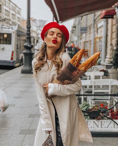 Antique Bakery, Style Chic Parisien, Ootd Elegant, Paris Photo Ideas, Fashion Fotografie, Inspiration Photoshoot, Parisian Chic Style, Paris Pictures, Paris Photography