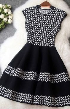 Free Dress Pattern: The Ruby Dress - My Handmade Space Dress Patterns Free, Trendy Skirts, فستان سهر�ة, Black And White Dress, Moda Fashion, Dress Pattern, Pretty Dresses, Kids Dress, Cute Dresses