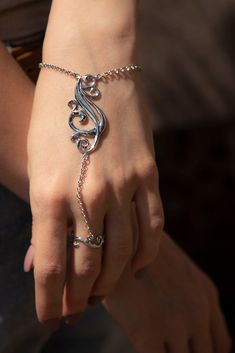 Sterling silver ring-chain bracelet "Filigree" Ring Hand Bracelet, Slave Braclets Ring Bracelet, Hands With Rings, Fan Ideas, Lace Ankle Socks, Galaxy Jewelry, Ring Bracelet Chain, Ring Chain, Hand Bracelet