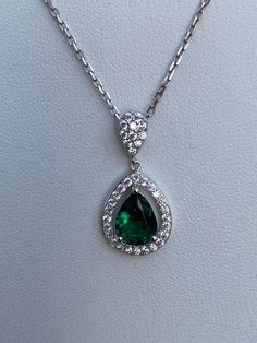 Superb necklace in solid silver with a pretty Emerald Green and brilliant drop or pear pendant, it is made in France, a magnificent gift, elegant and timeless, fast delivery guaranteed. Rhodium-plated 925/000 silver: In order to protect your jewelry from the natural oxidation of silver, it is covered with a layer of rhodium (a rare and precious metal) which will guarantee its shine over time and prevent the risks of damage. allergy. It will not darken. Material: chain and pendant in rhodium-plat Emerald Necklace Pendant, Pear Pendant, Emerald Pendant, Emerald Necklace, Birthday Woman, Pretty Gift, Birthday Gifts For Women, Drop Pendant, Emerald Green