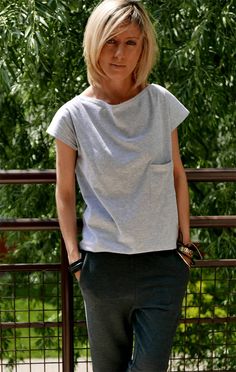 T-shirt, which will perfectly suit every styling, no matter the occasion. Made of 100% cotton soft touch. Size (total length / perimeter bust) US ---- UK ---- EU/DE 6 ----- 8 ------ 36/S (64/88) 8 ----- 10 ---- 38/M (64/92) 10 ---- 12 ---- 40/L (65/96) 12 ----- 14 --- 42/XL (65/100) dimensions in cm. Are you interested in a different color or size write to us Production method:sewn - own machinery - production in Poland by the Sisters Textile:100% cotton, weight 180g/m2 (spring / summer / autumn Basic Everyday T-shirt With Pockets, Spring T-shirt With Pockets And Relaxed Fit, Basic Relaxed Fit Tops With Pockets, Cotton T-shirt With Side Pockets For Everyday, Basic Relaxed Fit T-shirt With Pockets, Casual T-shirt With Side Pockets For Everyday, Basic Short Sleeve Tops With Side Pockets, Everyday Basic Tops With Pockets, Basic Everyday Tops With Pockets