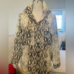 Snakeskin Print Button Up Blouse Beige And Black Bronze Buttons 2 Pockets Never Worn Trendy Beige Tops With Snap Buttons, Trendy Beige Blouse With Button Closure, Chic Beige Tops With Snap Buttons, Beige And Black, Button Up Blouse, Snakeskin Print, Black Cream, Snake Skin, Button Up