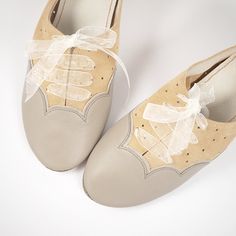 "Oxfords Shoes Handmade Scalloped Light Taupe Cream and Peach Leather Laced Shoes ✦ ✦ ✦ Description ✦ ✦ ✦ The cutest oxfords ever! ► Made to order oxfords shoes, I will be delighted to personally handcraft a pair especially for you! ► Upper in soft leather mixed with perforated smooth peach suede, toe underline is in gold leather. ► See them in Tan here: https://www.etsy.com/listing/502743389/oxfords-shoes-handmade-scalloped-in-tan ► If you fancy another color or material, just let me know: I lo Vintage Lace-up Shoes With Low Heel And Leather Sole, Vintage Lace-up Shoes With Leather Sole And Low Heel, Cream Leather Lace-up Shoes With Leather Sole, Vintage Flat Heel Oxford Lace-up Shoes, Vintage Oxford Lace-up Shoes With Flat Heel, Vintage Almond Toe Oxfords With Laces, Vintage Almond Toe Oxfords, Beige Almond Toe Oxfords With Rubber Sole, Beige Oxfords With Leather Sole And Round Toe