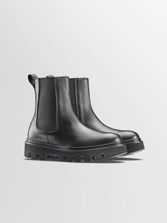 Chelsea Black Leather Boots for Women | Chelsea Nero | KOIO Looks Chic, Chelsea Boot, Lug Sole, Black Leather Boots, Side Panels, Leather Working, Panel Siding, Italian Leather, Smooth Leather