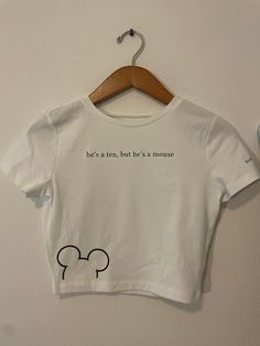 He's a ten, but he's a mouse Funny Disneyland Shirts, Disney Crop Top, Hes A Ten But, Disney Crop Tops, Oversized Shirt Outfit, Universal Trip, Plus Size Disney, Cute Disney Outfits, Disney Bounds