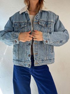 "- Vintage 90s Levis faux shearling lined denim jacket - Well worn in  - Tagged L  Chest: 21\" Length: 23\"  Sleeve: 20\"" Vintage Denim Jacket With Corduroy Collar For Winter, Jean Levis, Light Wash Denim Jacket, 90s Levis, Levis Vintage, Lined Denim Jacket, Line Light, Winter Fits, Light Wash Denim