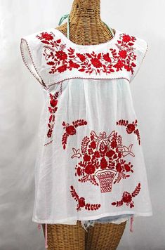 Embroidered Mexican Peasant Top Cap Sleeves: "La Boqueria" in White with Red Hand Embroidery ~ Size Mexican Embroidery Designs, Mexican Peasant Blouse, Mexican Pattern, La Boqueria, Pattern Outfits, Ethno Style, Mexican Blouse, Mexican Embroidery, Mexican Dress