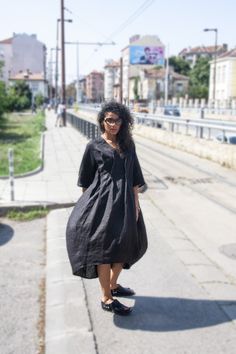 "Linen Oversize Loose Dress, Black Linen Dress, Plus Size Dress, Extravagant Long Dress, Black Maxi Dress, Summer Black Dress, Linen Dress Designed by Follow Me FS. Linen Oversize Loose Dress is easy to throw on and gives a soft and breezy effect. Featuring 3/4 sleeves, two sides pockets for convenient storage. Go simple and pair it with sandals. ▸FABRIC & CARE High quality Linen Hand Wash / Dry Cleaning Machine Cold Wash / 30 C Do Not Tumble Dry ▸SIZING This model is available in XS \\ S \\ Black Maxi Dress Summer, Dress Extravagant, Long Dress Black, Maxi Dress Summer, Linen Top Women, Goth Shirt, Black Linen Dress, Summer Linen Dresses, Summer Black Dress