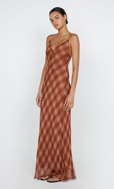 The BEC + BRIDGE Devi Maxi Dress is an vibrant and effortless style for your vacay perfection. The dress features a v-neckline, cutout with o-ring at front, and cord strap for a refined finish. Australian Dresses, Australian Fashion Designers, Country Chic Wedding, Maxi Dress Prom, Prom Dress Shopping, Linen Maxi Dress, Maxi Dress Cotton, Dresses Backless, Tie Dress