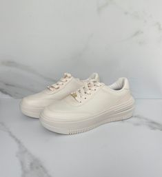 These sneakers offer a timeless and versatile look that effortlessly complements any outfit. The crisp white bone color adds a clean and fresh aesthetic, making them a perfect choice for various occasions. Crafted with attention to detail and using high-quality materials, these sneakers offer both comfort and durability. Whether you're running errands, going for a walk, or meeting up with friends, our basic White Bone Color Sneakers are the ideal choice for those seeking understated yet stylish footwear. Step into classic simplicity and embrace the versatility of these essential sneakers. Trendy Beige Sneakers For Everyday, Trendy Everyday Beige Sneakers, Trendy Beige Everyday Sneakers, Everyday Beige Sneakers, Beige Sneakers With Vulcanized Sole For Everyday, Everyday White Vulcanized Sole Sneakers, White Vulcanized Sole Sneakers For Everyday, Beige Everyday Sneakers With Cushioned Footbed, Beige Sneakers With Cushioned Footbed For Everyday