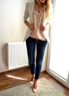 Simple Peach Heels, Business Casual Jeans, Casual Office Attire, Kate Winslet, White Blazer