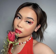 Cupid Face Makeup, Fun Valentines Makeup, Red Liner Looks, Cupid Inspired Makeup, Queen Of Hearts Simple Makeup, Valentine Make Up Ideas, Easy Heart Makeup, Easy Queen Of Hearts Makeup